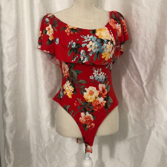 Bodysuit Floral Charlotte Russe - Taille XS Junior - Épaules Dénudées - Neuf Avec étiquettes